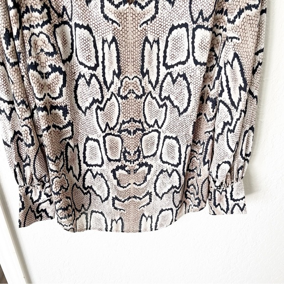 CAbi Top Women's Medium Serpentine Blouse Semi-Sheer Snakeskin Baddie Career - Picture 4 of 7